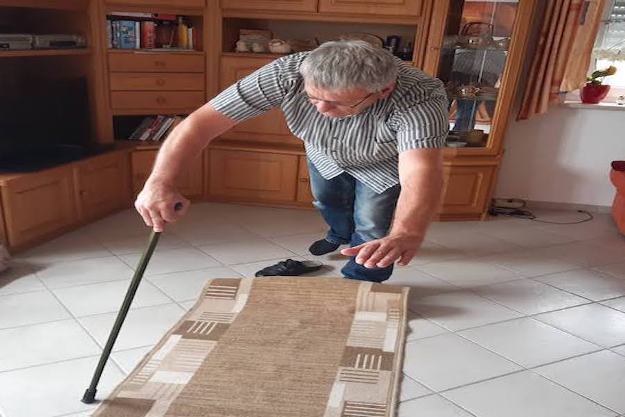 Stürzende Person 900X600